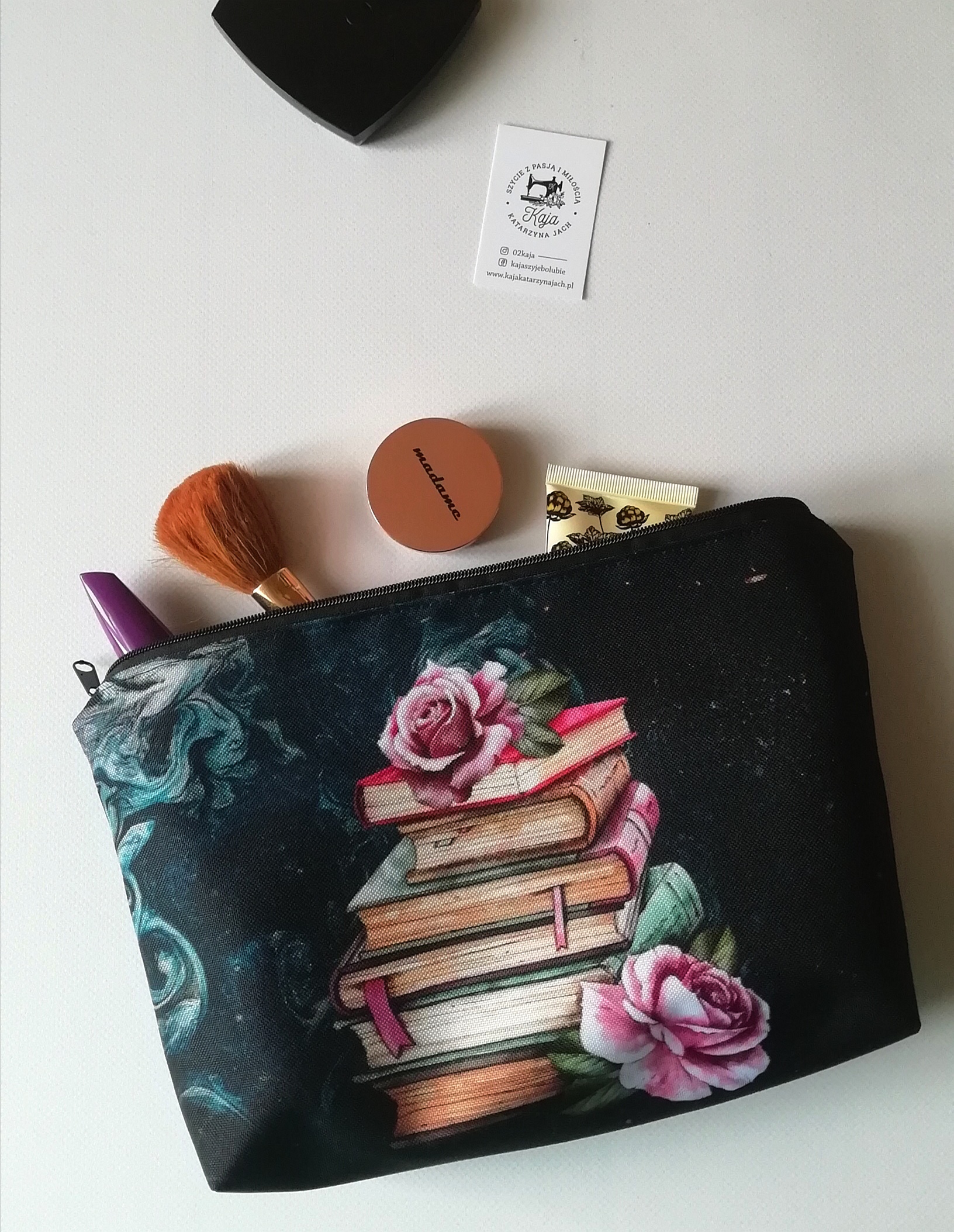 kosmetyczka książki ciemne kosmetyczka książki ciemne