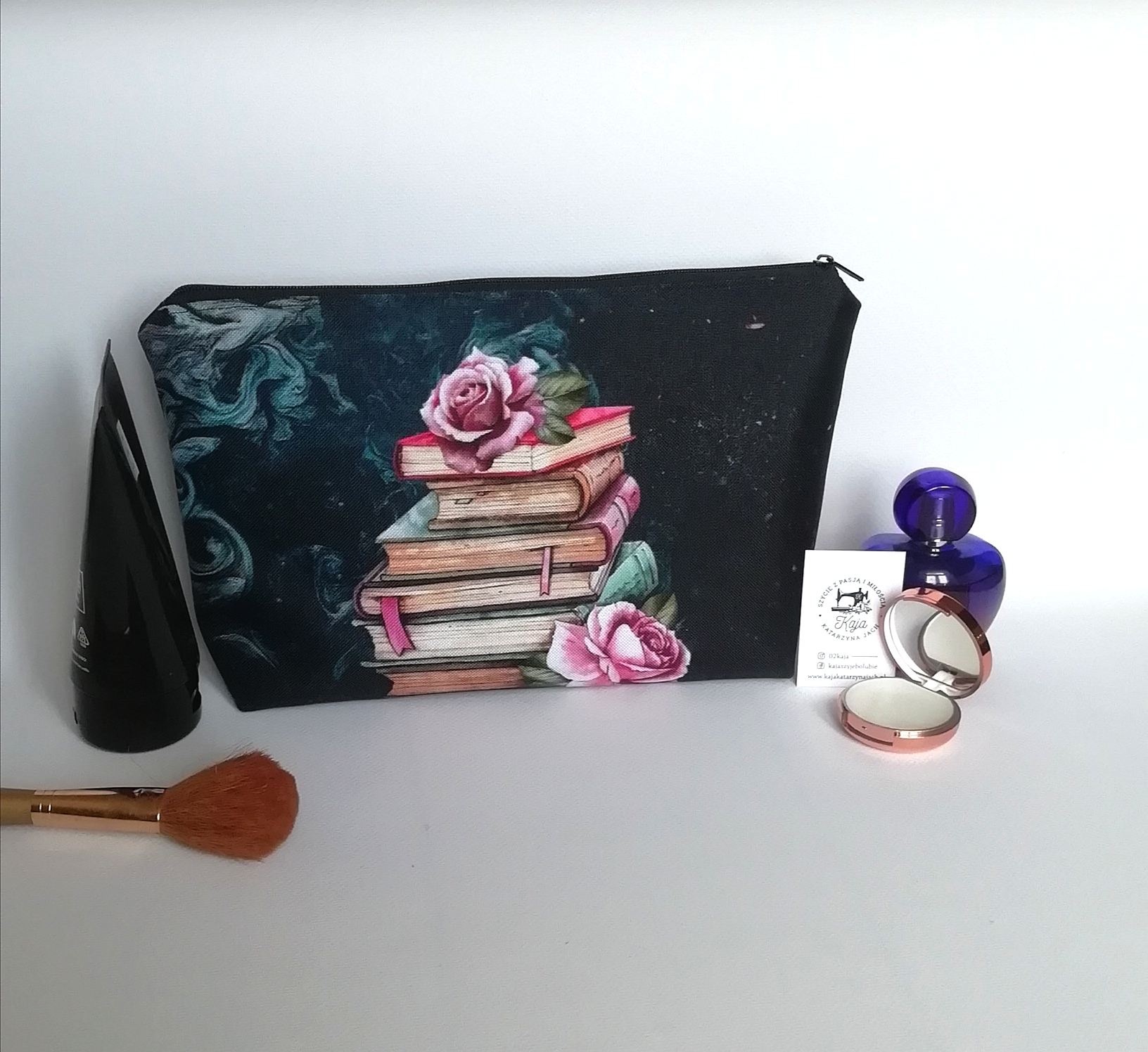 kosmetyczka książki ciemne kosmetyczka książki ciemne