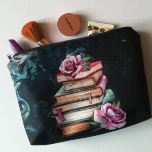kosmetyczka książki ciemne