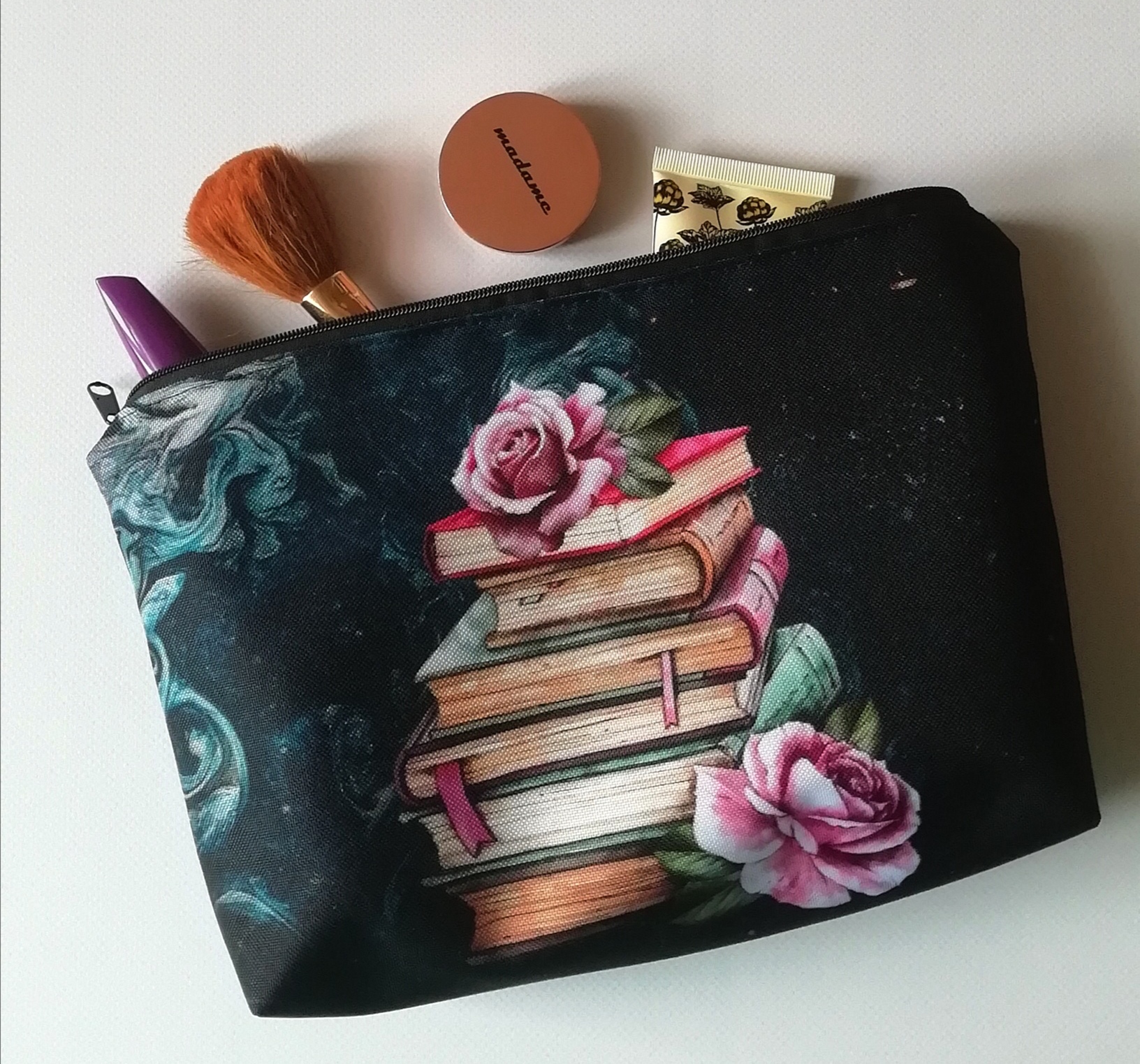 kosmetyczka książki ciemne kosmetyczka książki ciemne