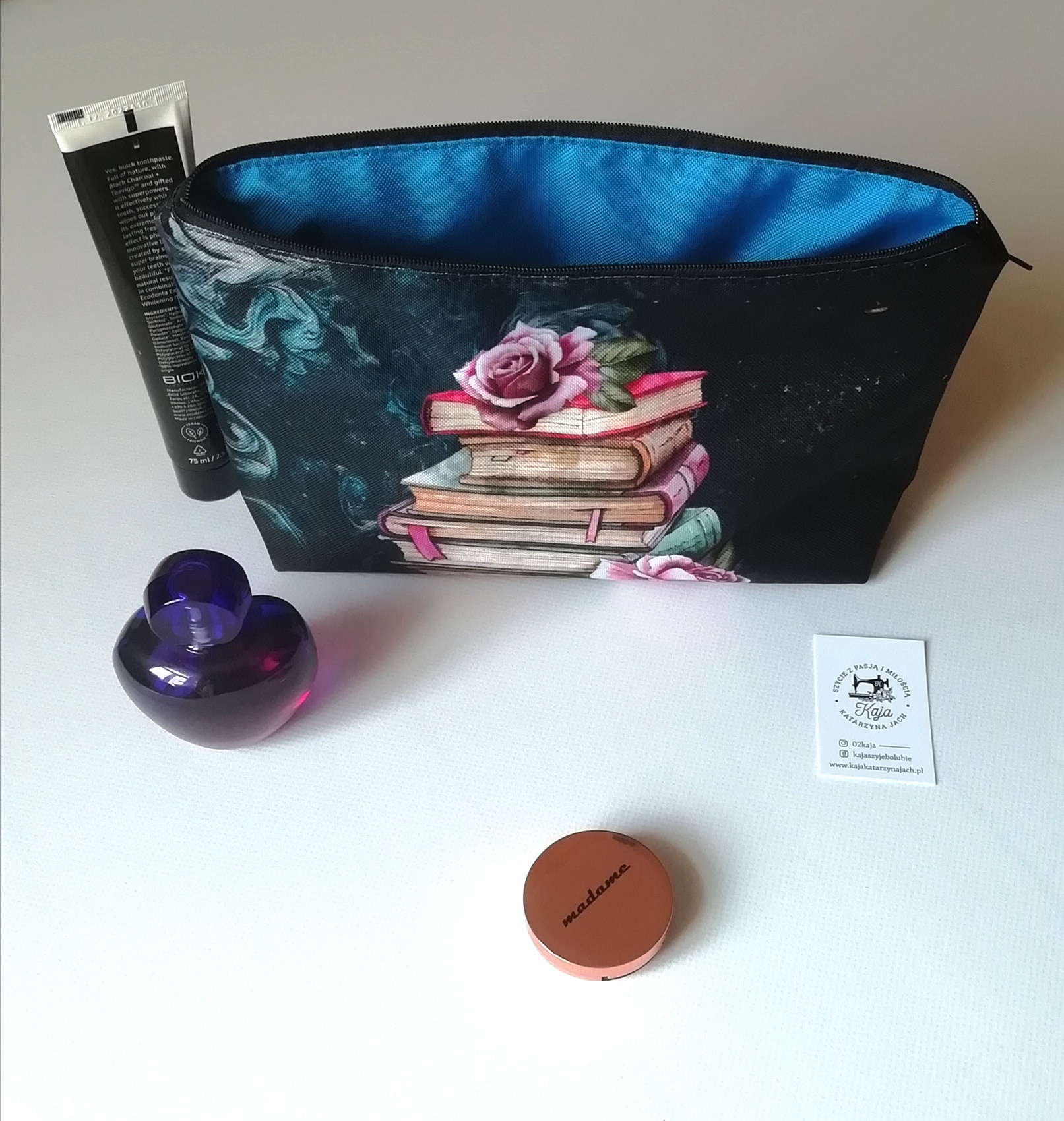 kosmetyczka książki ciemne kosmetyczka książki ciemne