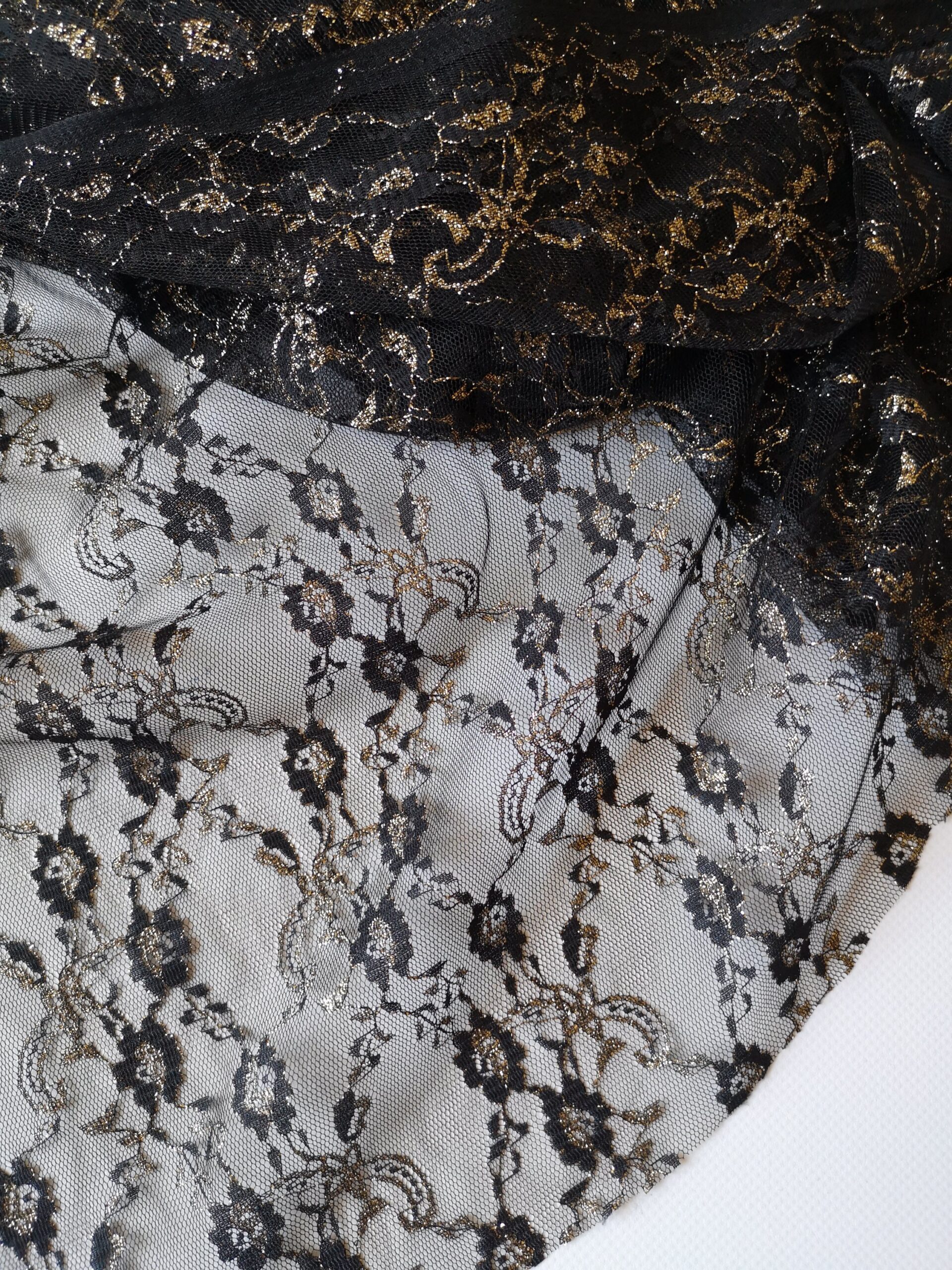 2025/12/IMG_20250325_140915-scaled.jpg mantylka czarno złota nr 26