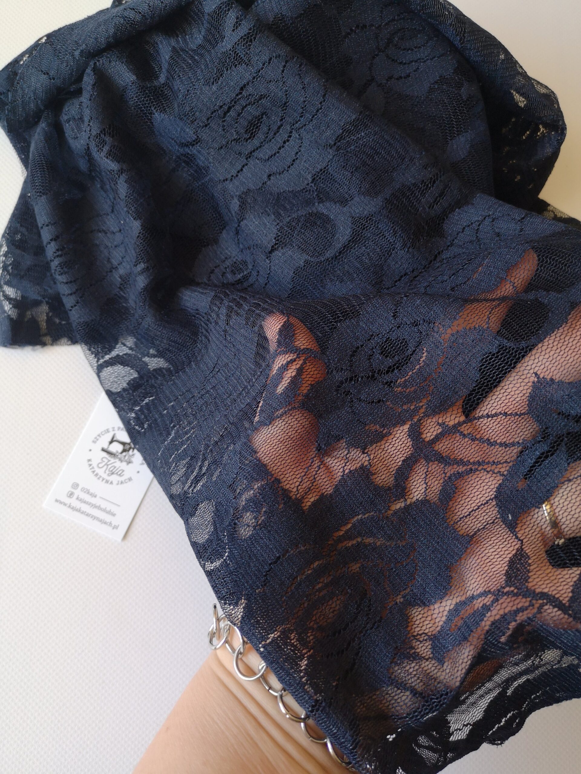 2025/12/IMG_20250403_114956-scaled.jpg mantylka granatowe róże nr 28